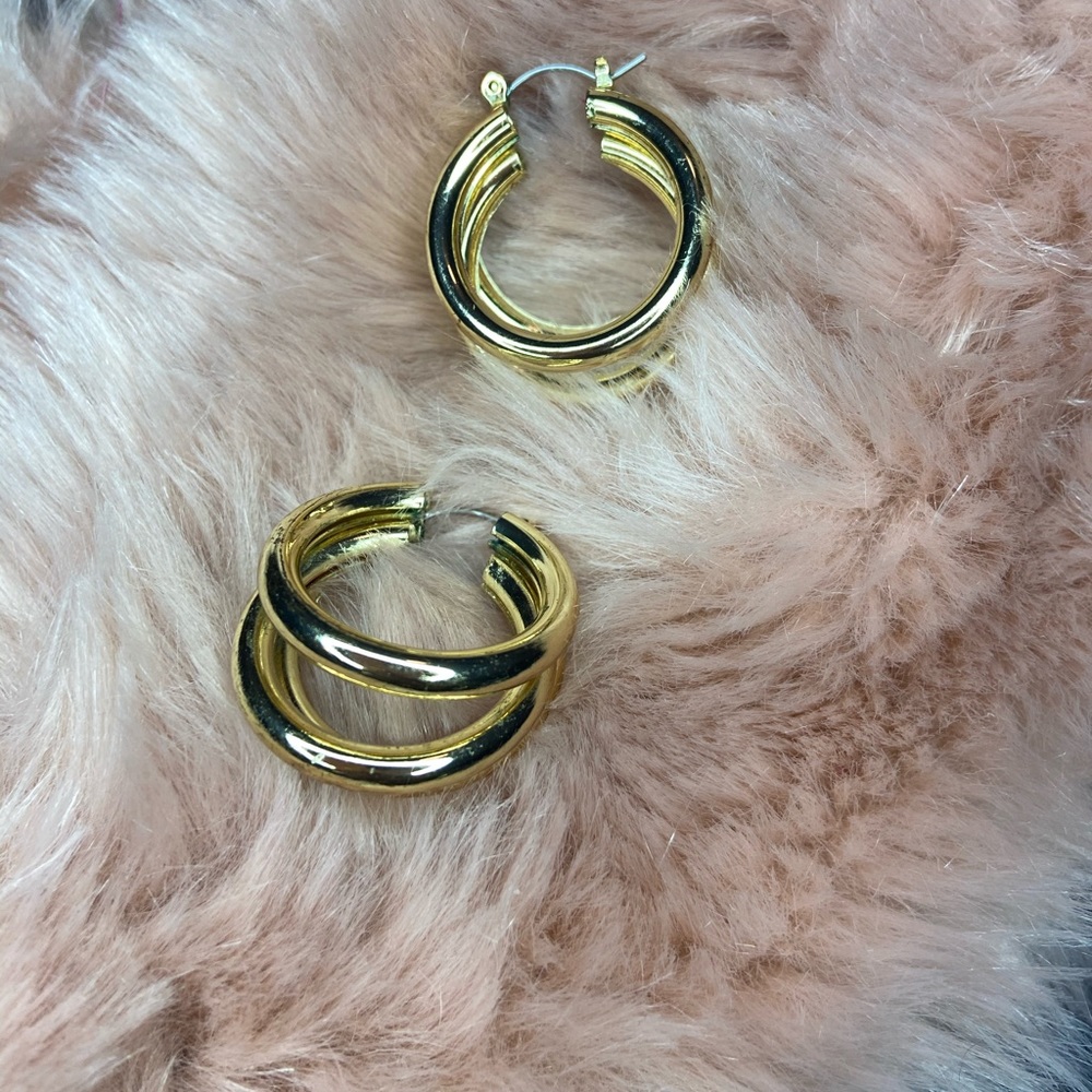 Small gold hoops